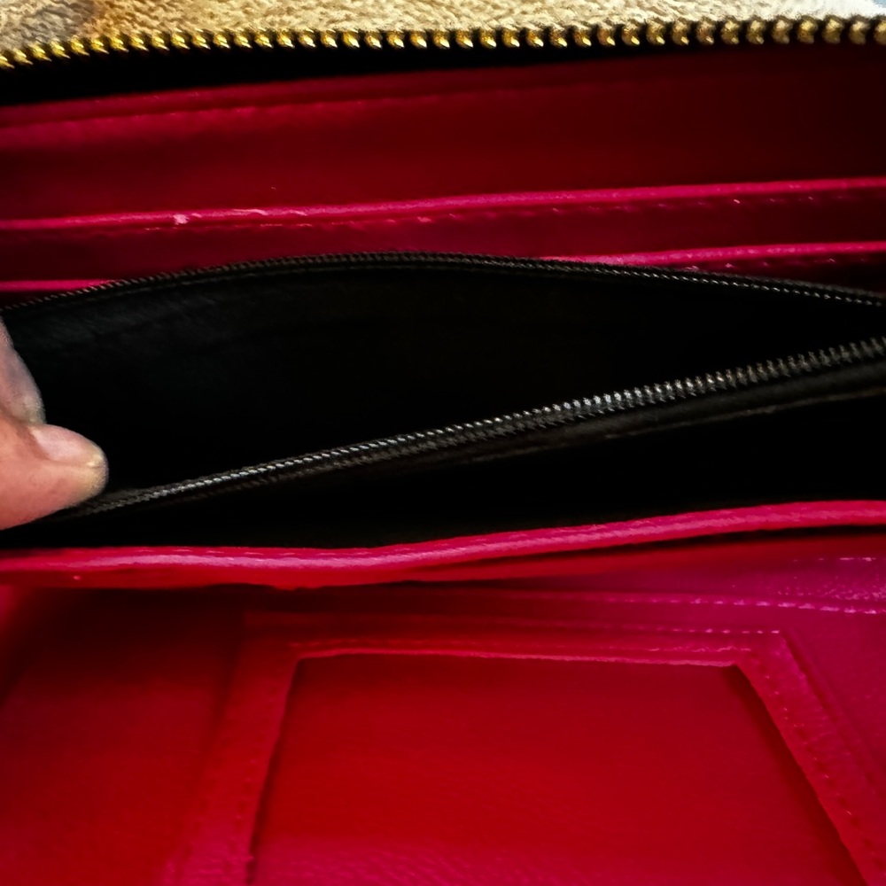 BETSY JOHNSON Wristlet Clutch Wallet w removable strap. Zipper Closure N… - Picture 9 of 10